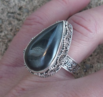 Zilveren ring druppelvorm Hematiet bewerkte setting 17.7 mm